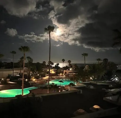 Luxury Ocean View Playa Roca Апартаменты *