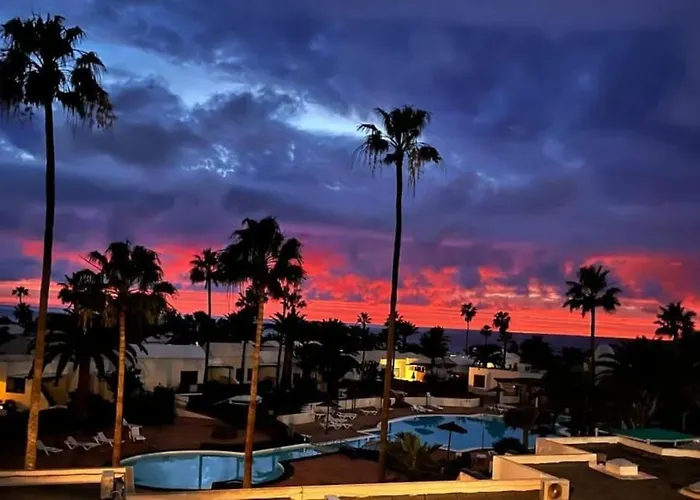 Luxury Ocean View Playa Roca Апартаменты *